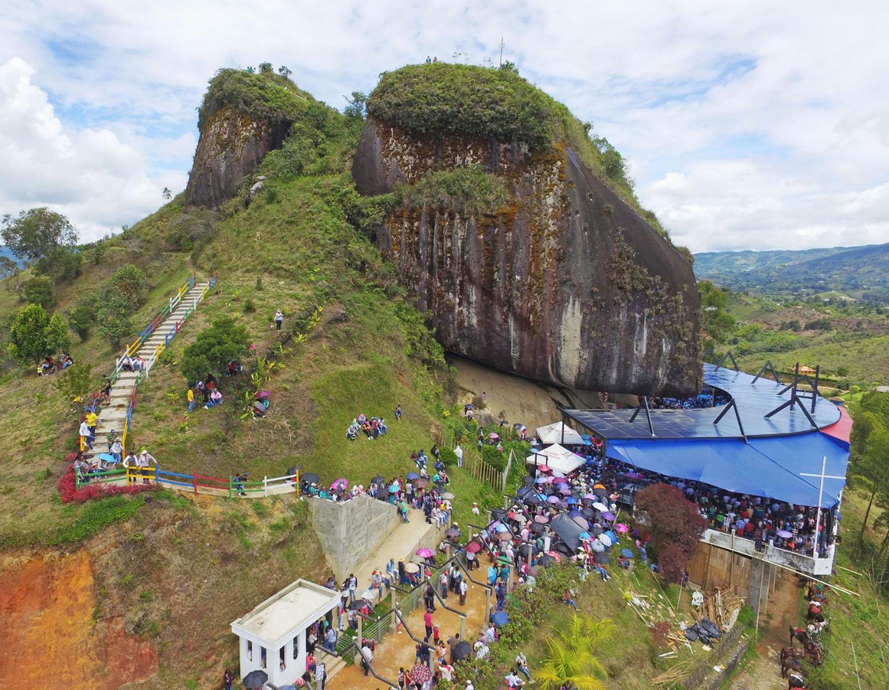 Campo de lujo La Quinta Dimensión Glamping Guatapé