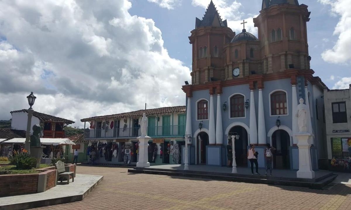 La Quinta Dimensión Glamping Campo de lujo Guatapé