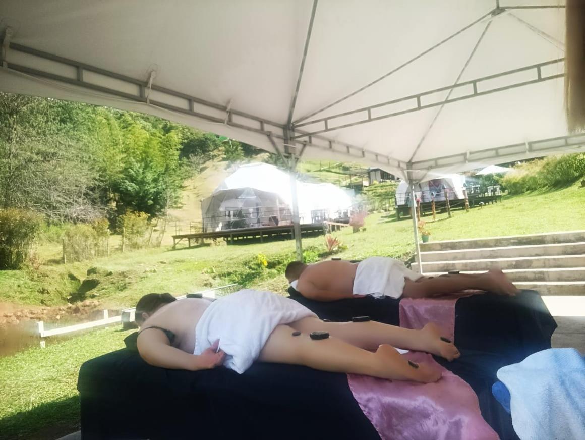 Campo de lujo La Quinta Dimensión Glamping Guatapé