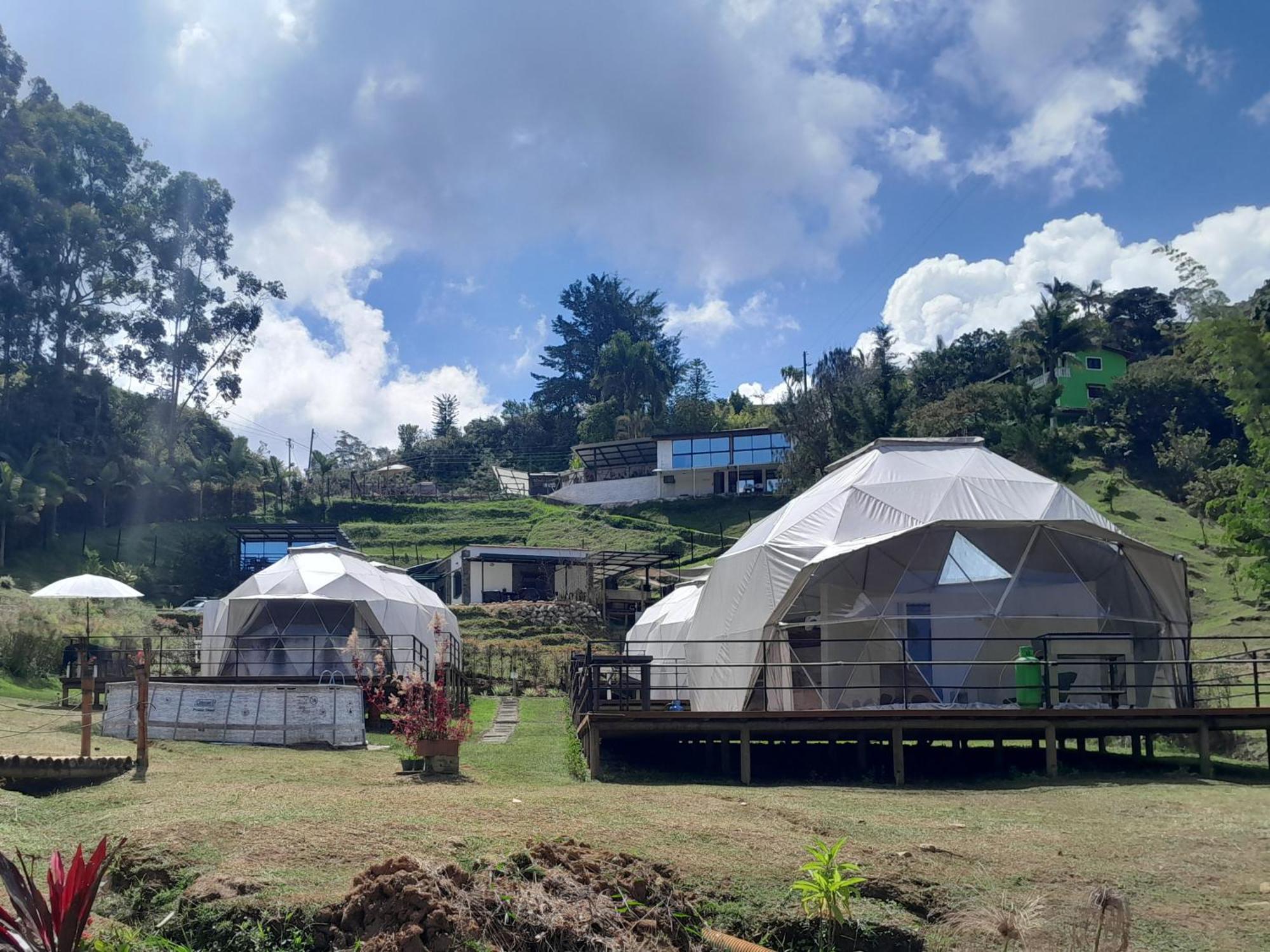 Campo de lujo La Quinta Dimensión Glamping Guatapé